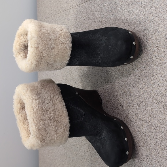 UGG Carnegie Boots, Black suede, wedged heel, adjustable heights sherpa, women 7 - Picture 9 of 12